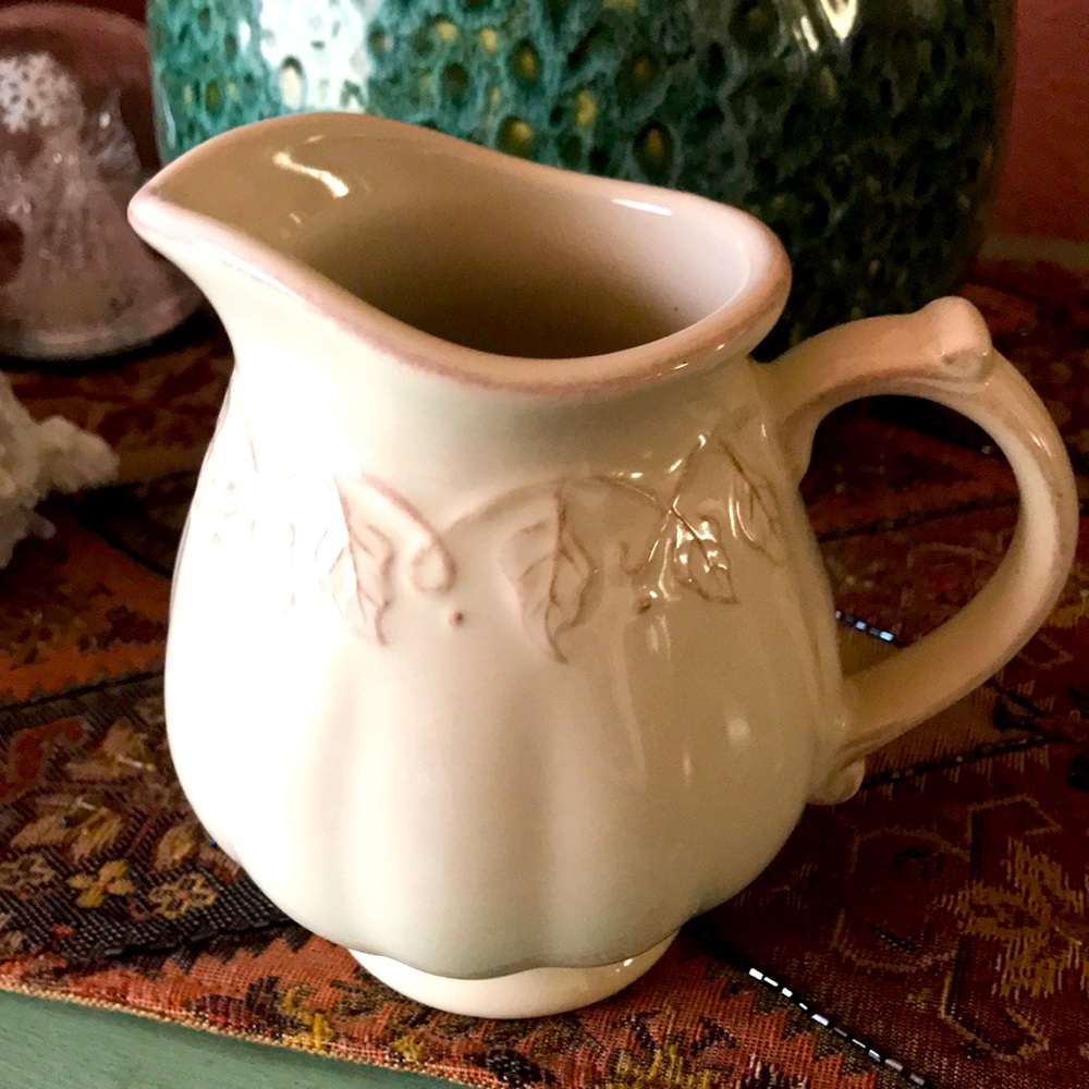 longaberger Vintage Vine creamer.